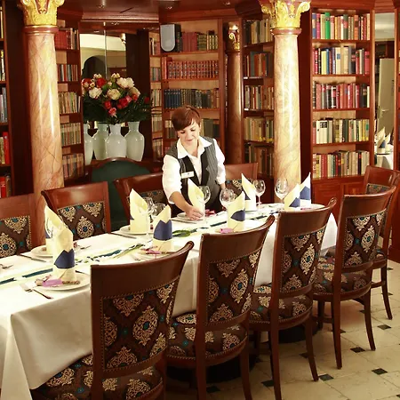 Vier Spitzen Hotel *