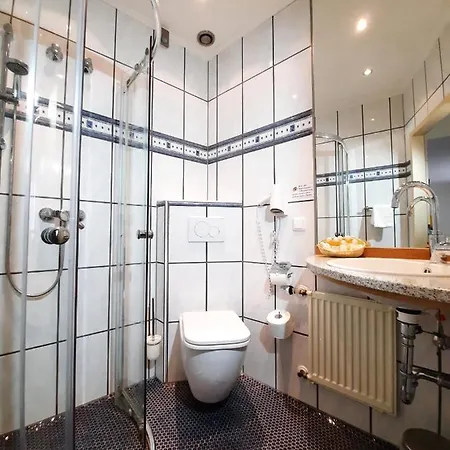 Vier Spitzen Hotel *