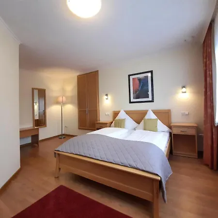 ホテル Vier Spitzen Lauenförde