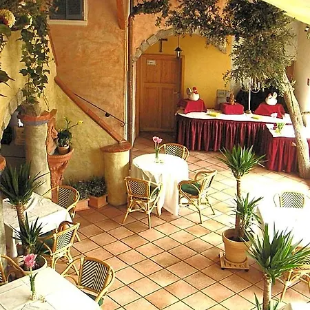 Vier Spitzen Hotel *