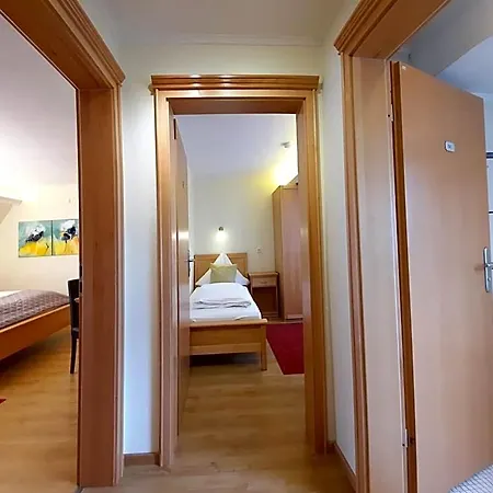 Vier Spitzen Hotel *